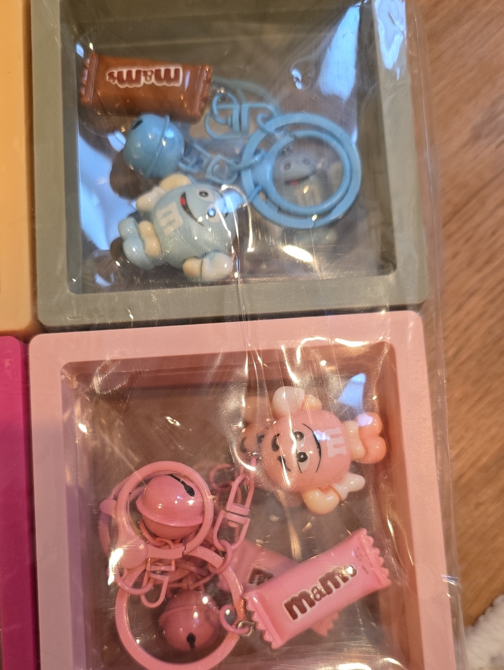 BULK M&M'S Pastel Assorted Character Keychains In Floating Box - Picture 5 of 6